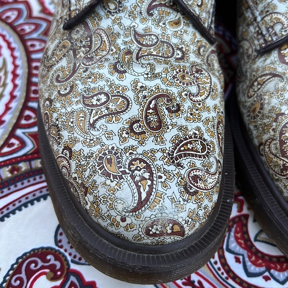 Super Cool Dr. Martens Paisley Floral Jeffrey Boots - Picture 14 of 17